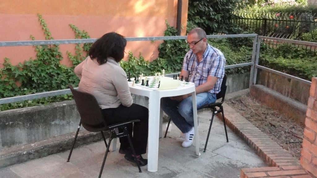 Giorno 1 - Petkov e la Vijayalakshmi analizzano la partita (patta il risultato finale)