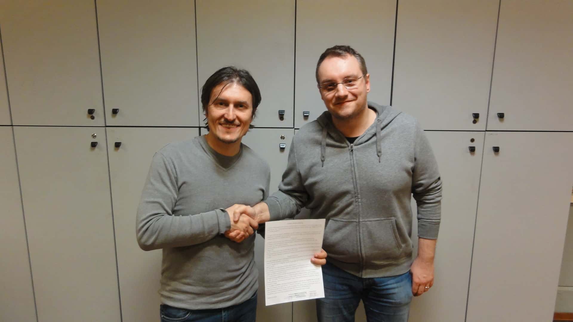 La firma del contratto con il main sponsor