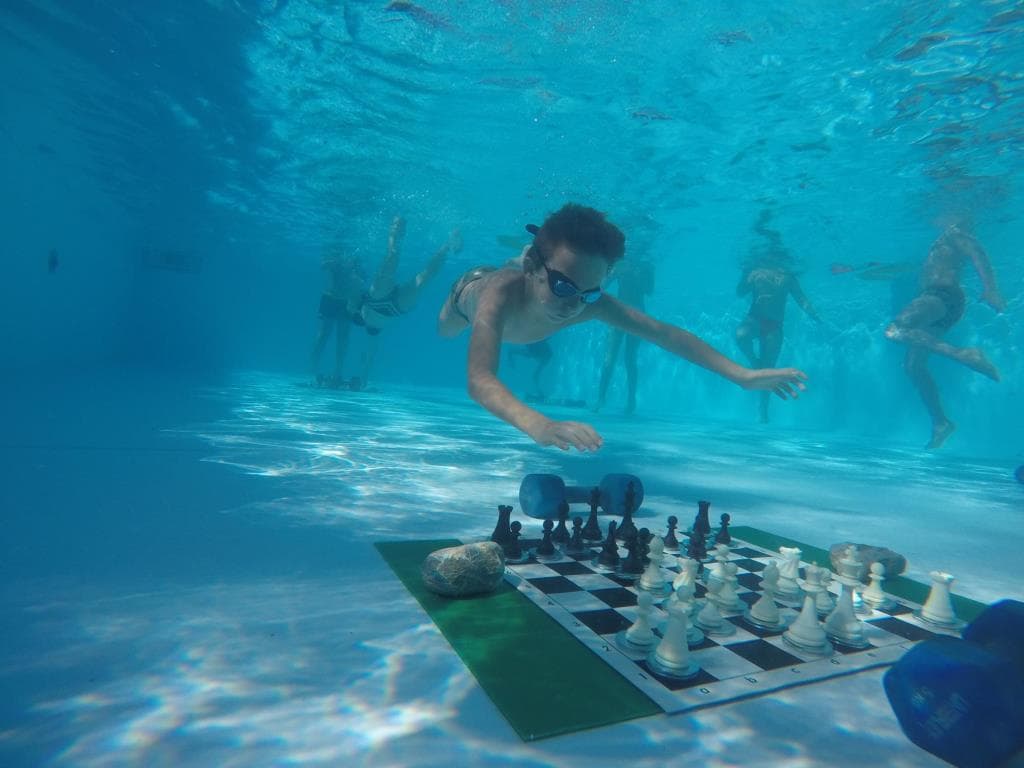 Chess Diving