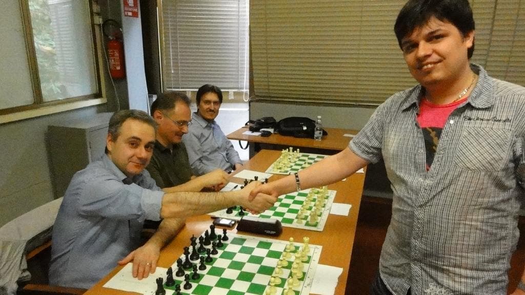 Simultanea con orologio con il GM Viktor Erdos