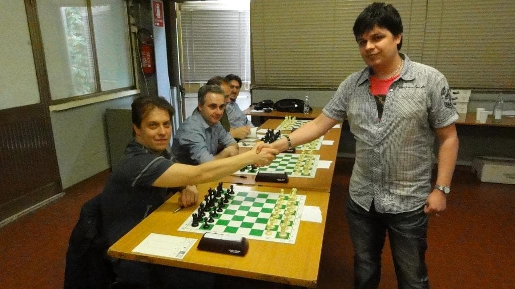 Simultanea con orologio con il GM Viktor Erdos