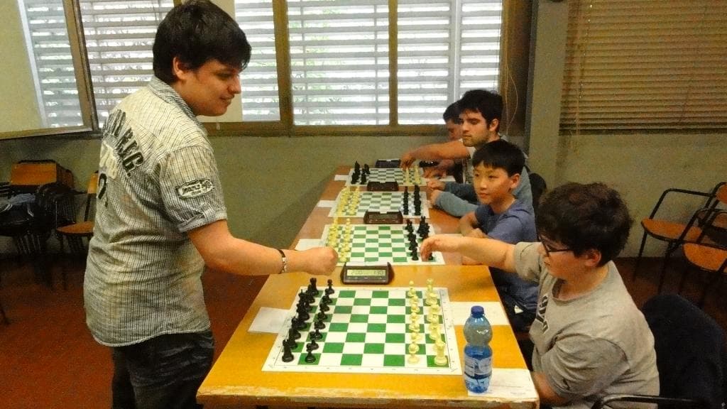 Simultanea con orologio con il GM Viktor Erdos