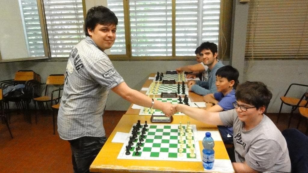 Simultanea con orologio con il GM Viktor Erdos