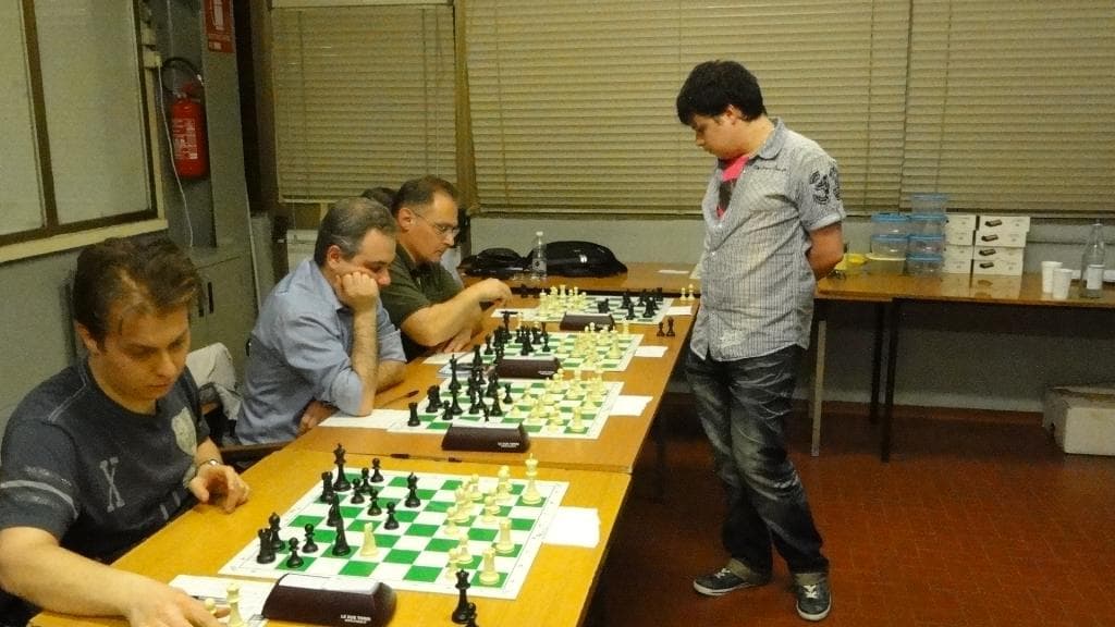 Simultanea con orologio con il GM Viktor Erdos