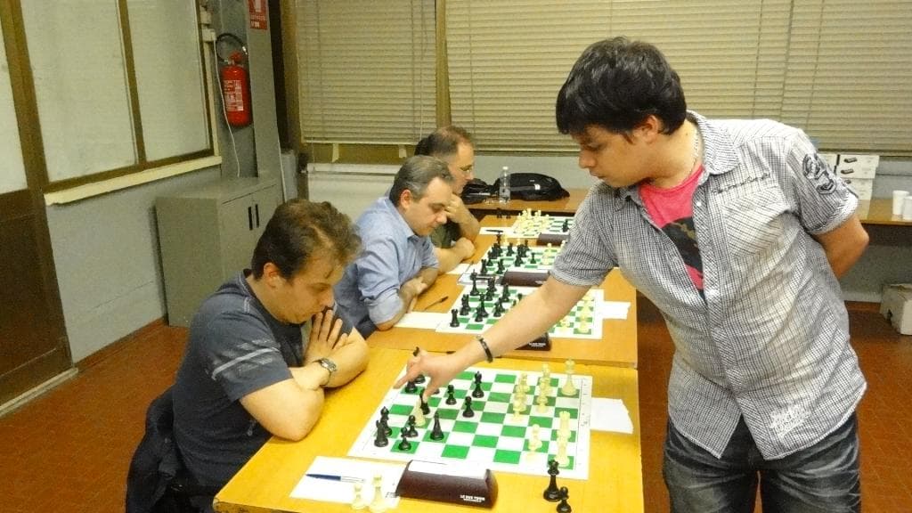 Simultanea con orologio con il GM Viktor Erdos