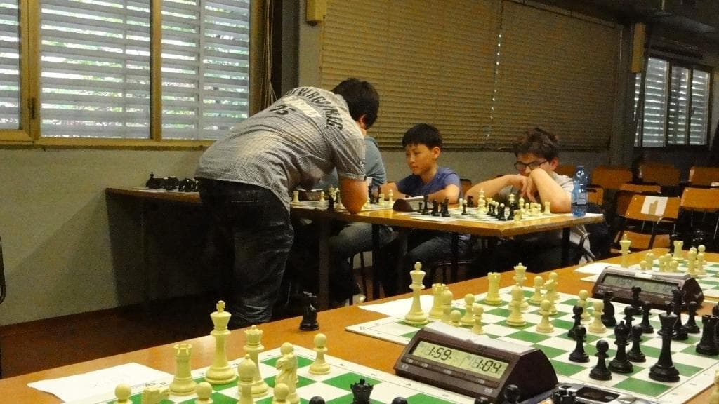 Simultanea con orologio con il GM Viktor Erdos