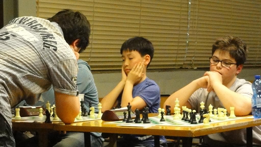 Simultanea con orologio con il GM Viktor Erdos