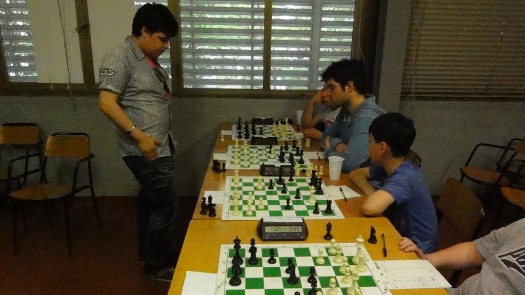 Simultanea con orologio con il GM Viktor Erdos