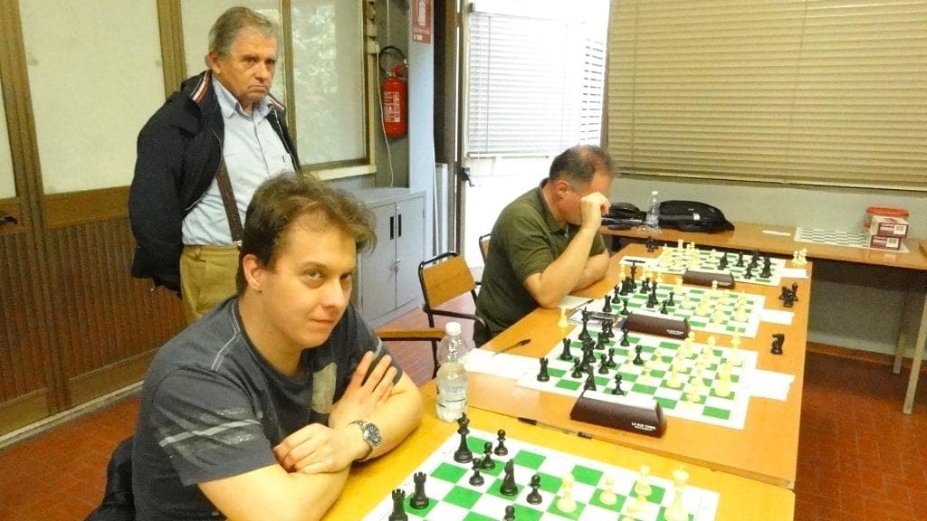 Simultanea con orologio con il GM Viktor Erdos