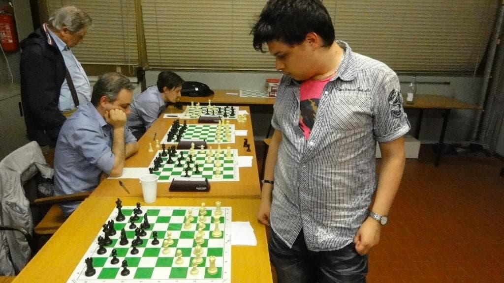 Simultanea con orologio con il GM Viktor Erdos