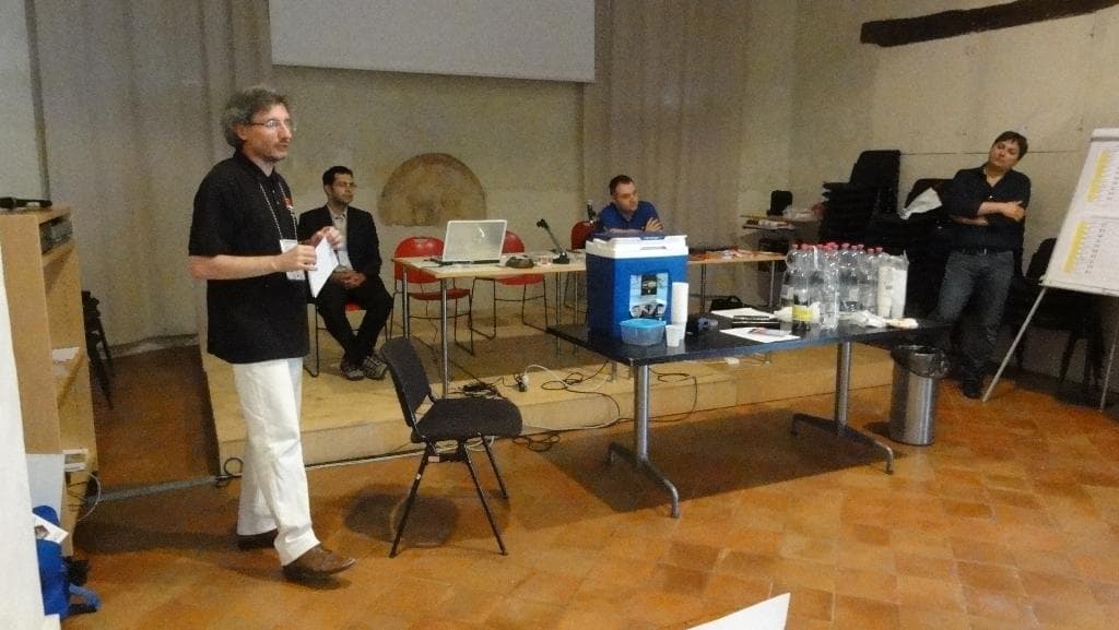 Giorno 1 - L'arbitro principale del torneo Roberto Ricca da le disposizioni tecniche ai giocatori