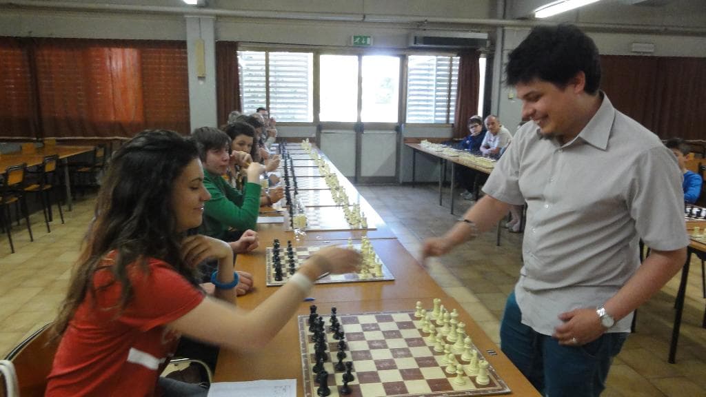 Simultanea classica del GM Viktor Erdos