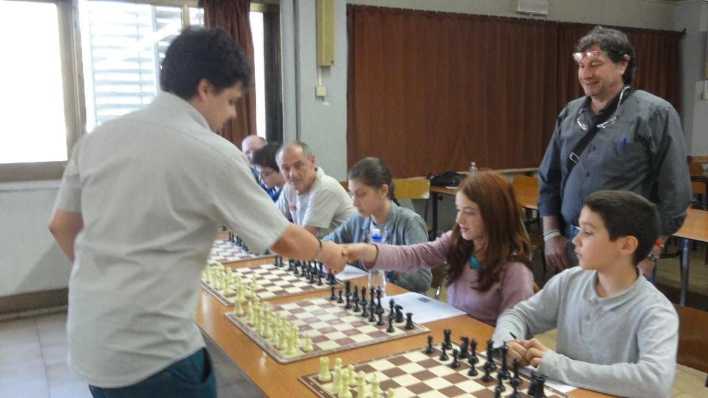 Simultanea classica del GM Viktor Erdos