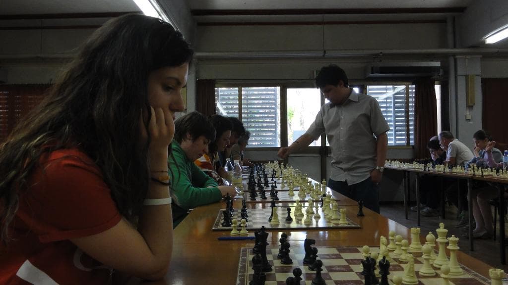 Simultanea classica del GM Viktor Erdos