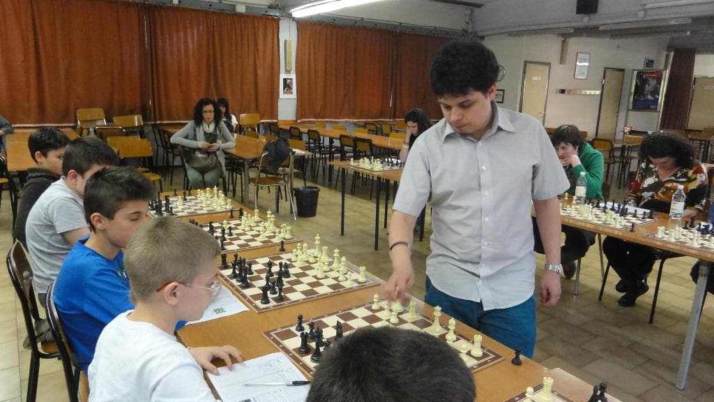 Simultanea classica del GM Viktor Erdos