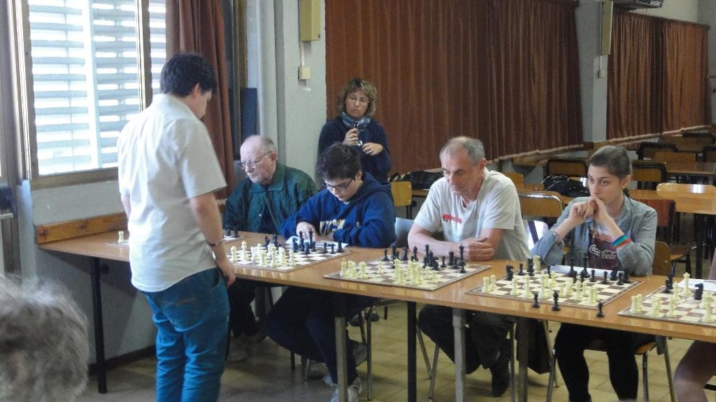Simultanea classica del GM Viktor Erdos