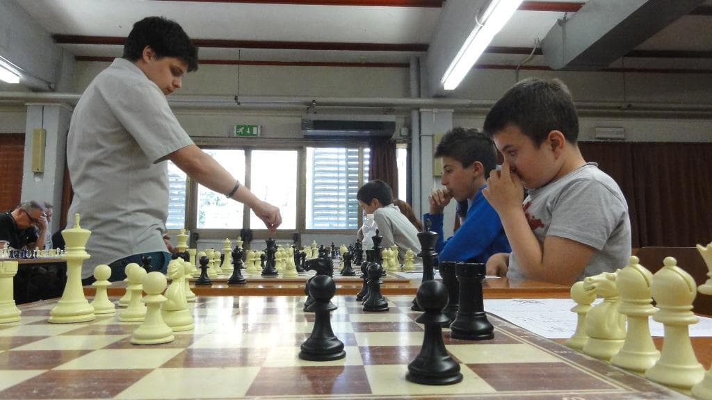 Simultanea classica del GM Viktor Erdos