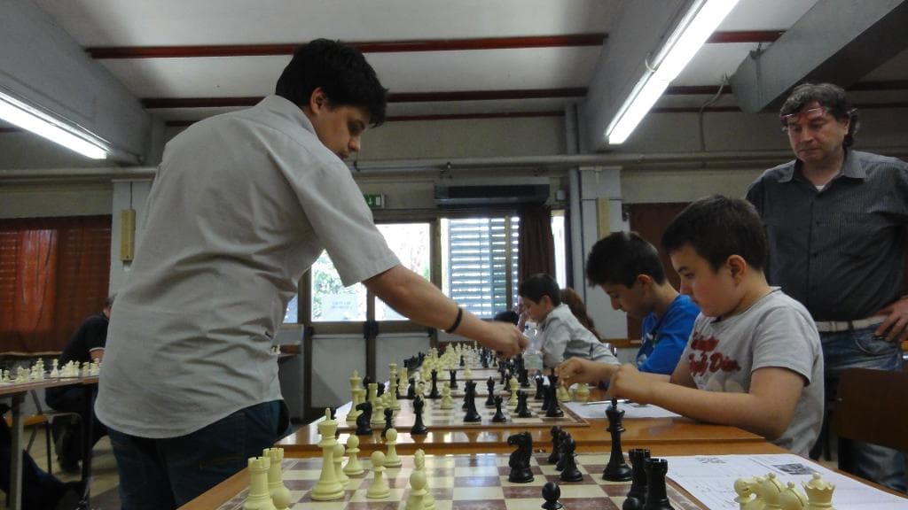 Simultanea classica del GM Viktor Erdos