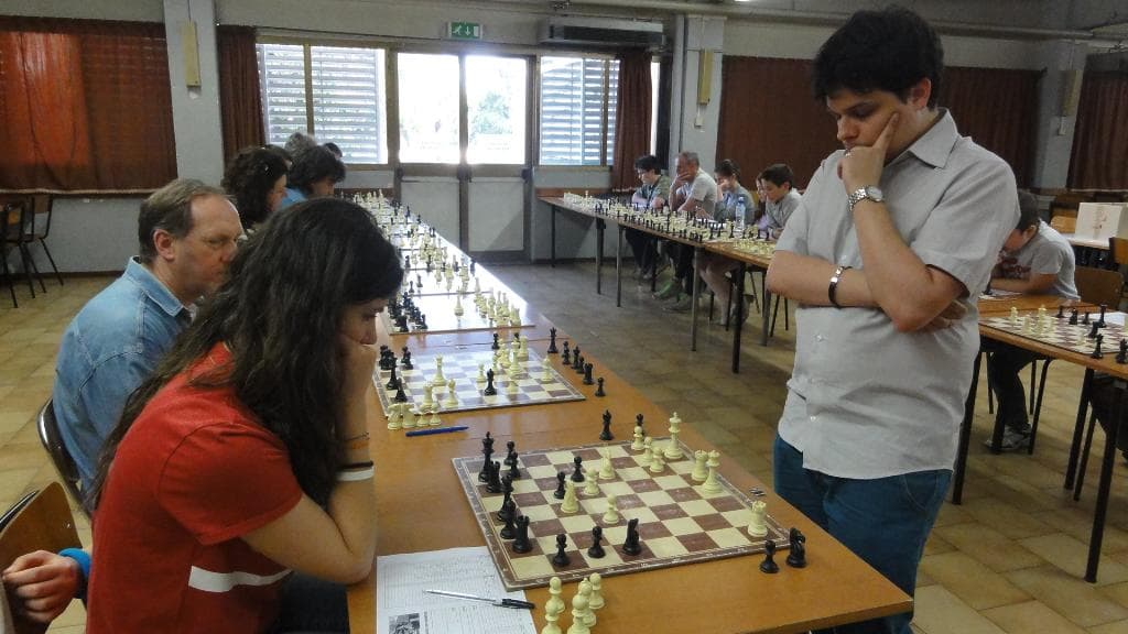 Simultanea classica del GM Viktor Erdos